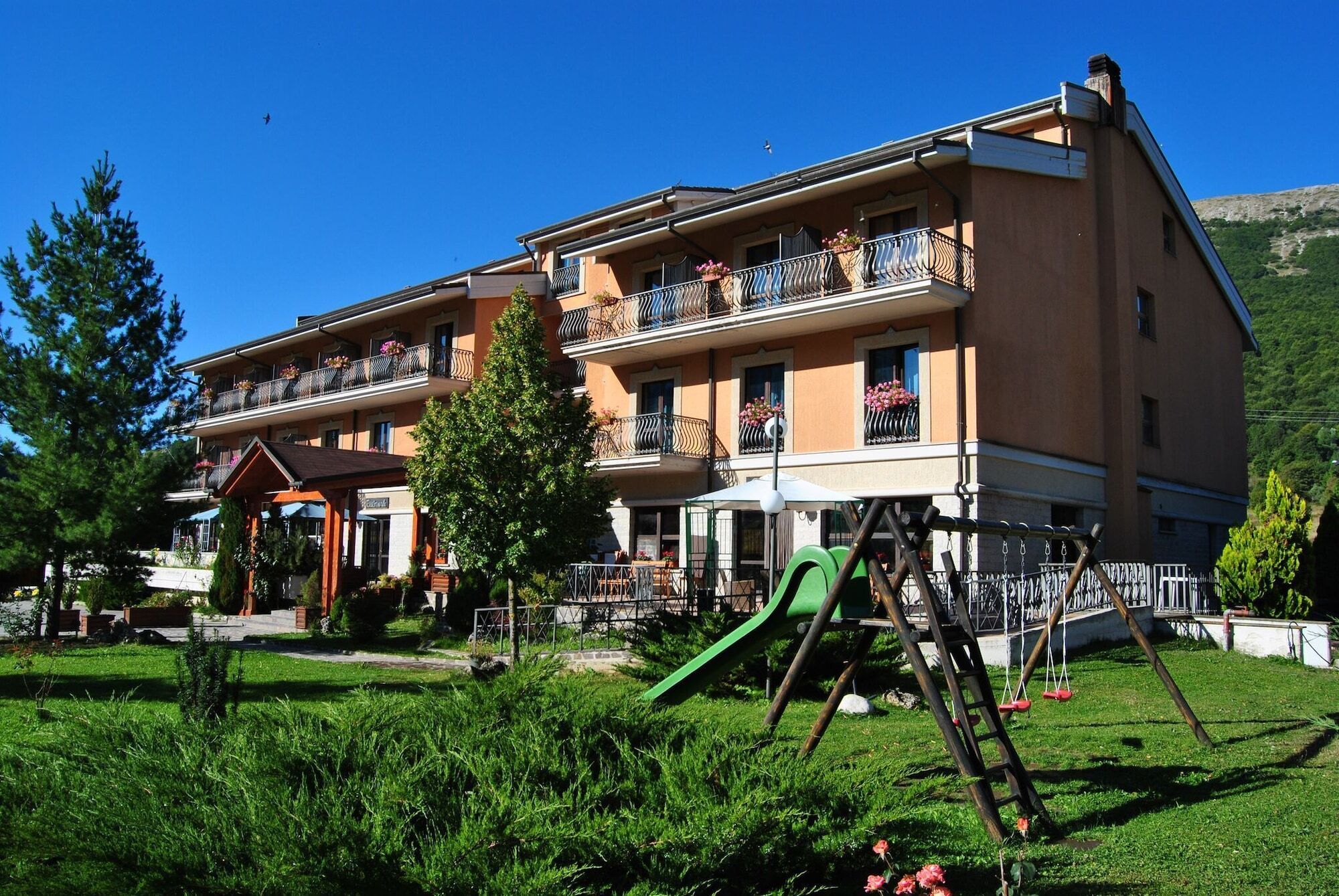 Alba Sporting Hotel Rocca di Mezzo Exterior foto